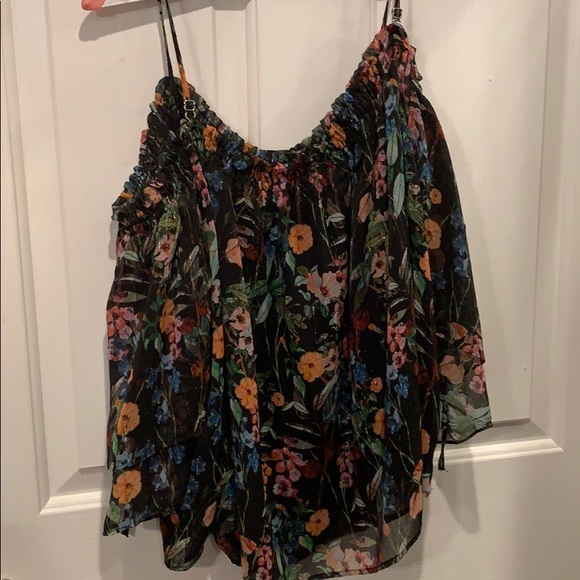 Off the shoulder shirt !!! - Picture 2 of 4